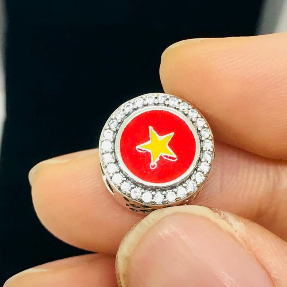 ✨🔥Pandora Vietnam Exclusive Country Flag Dangle Moments Charm